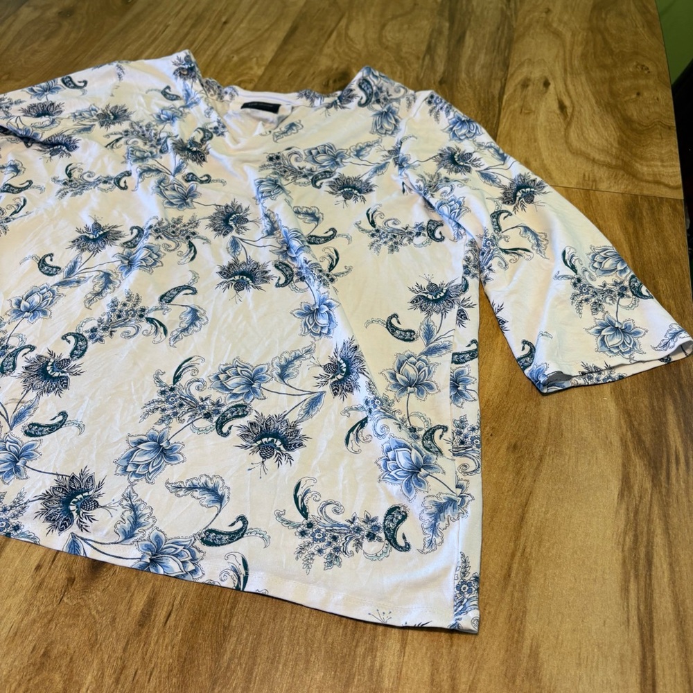 3/$25 J Jill Wearever Collection White Blue Floral Paisley 3/4 Sleeve Top Large - Picture 2 of 9